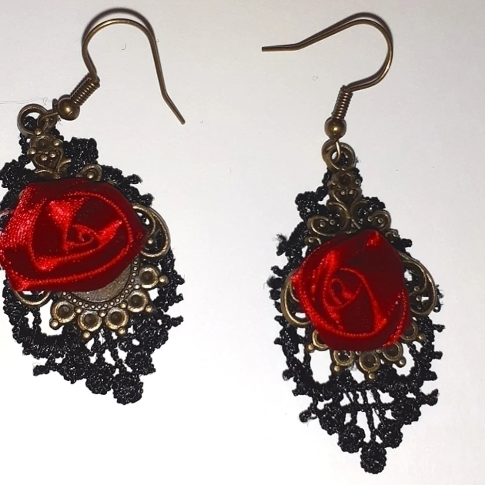 NWT:  Sexy or GOTH? RED Satin ROSE on LACE!!!